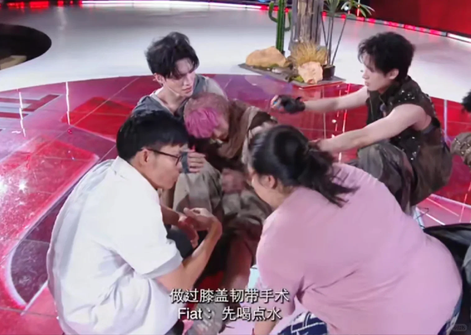 泰国选手跳完后直接被救护车拉走了