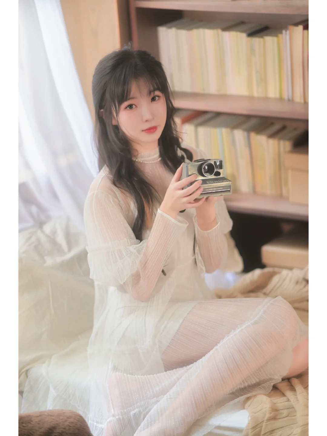 夏日的风吹进房里，悄悄看你在做什~