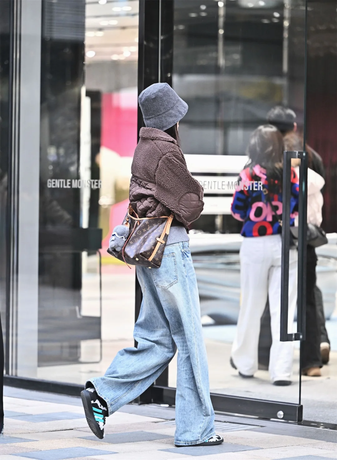 北京街拍，秋冬季节穿搭，牛仔裤