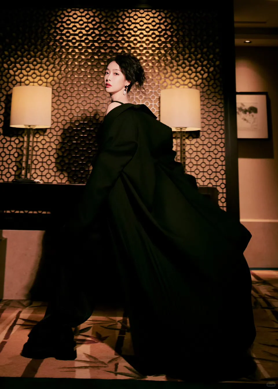 宋茜山河枕扫楼！全黑造型杀疯了🔥