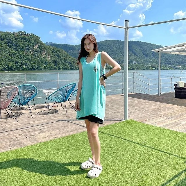 [ins美女]五官精致的大长腿女神模特写真3