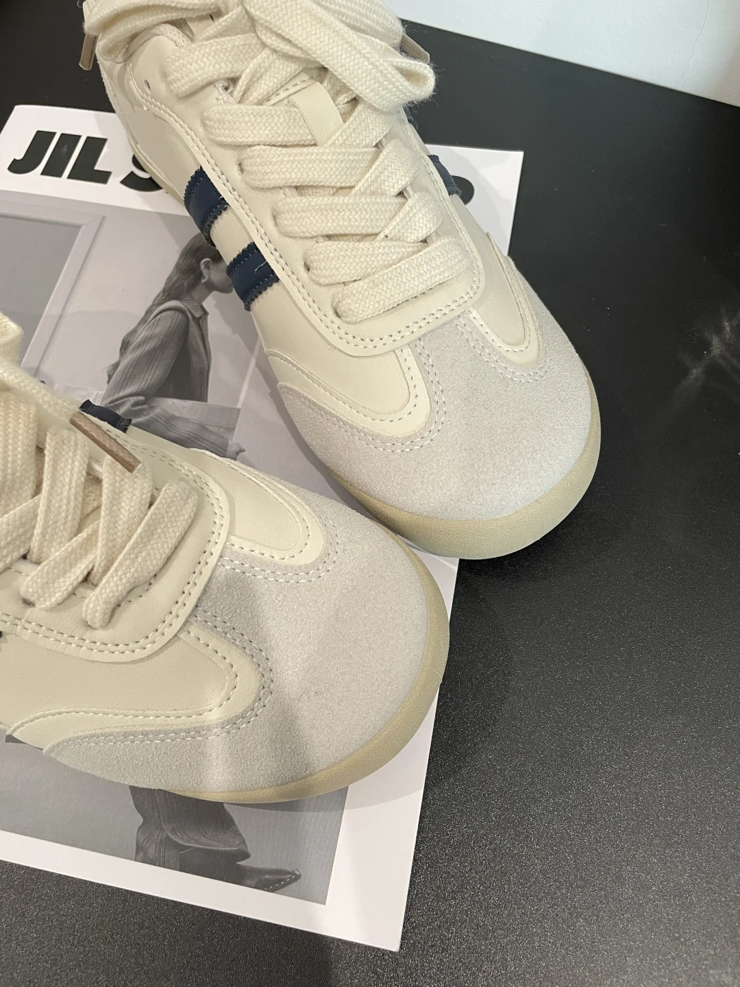 几十块买的！没踩坑之软乎乎的平底德训鞋！