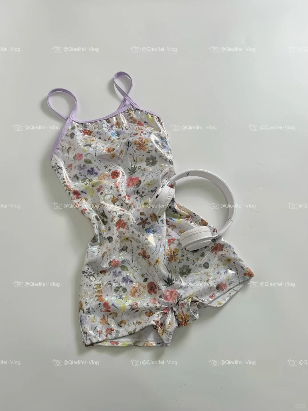 右滑~白色花海平角竞速泳衣上身效果来咯