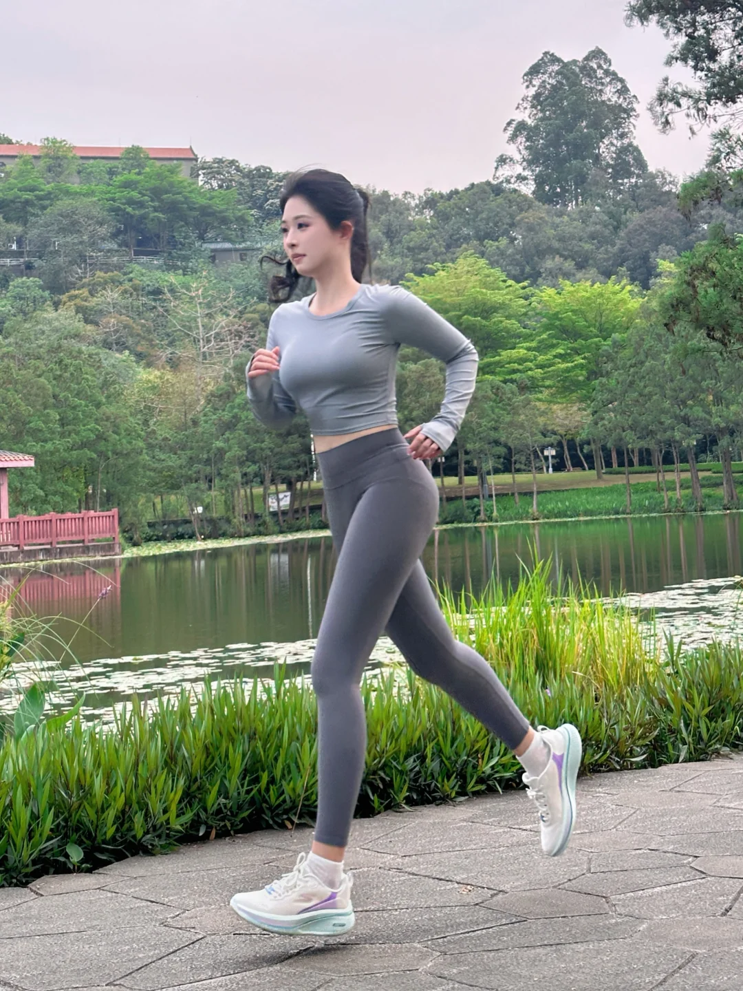 姐妹们！今早又偷偷溜去晨练啦～