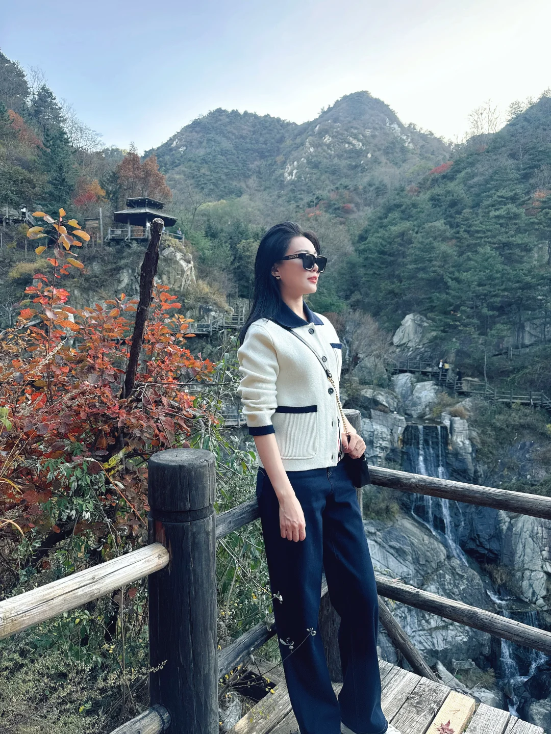 周末爬山感受大自然