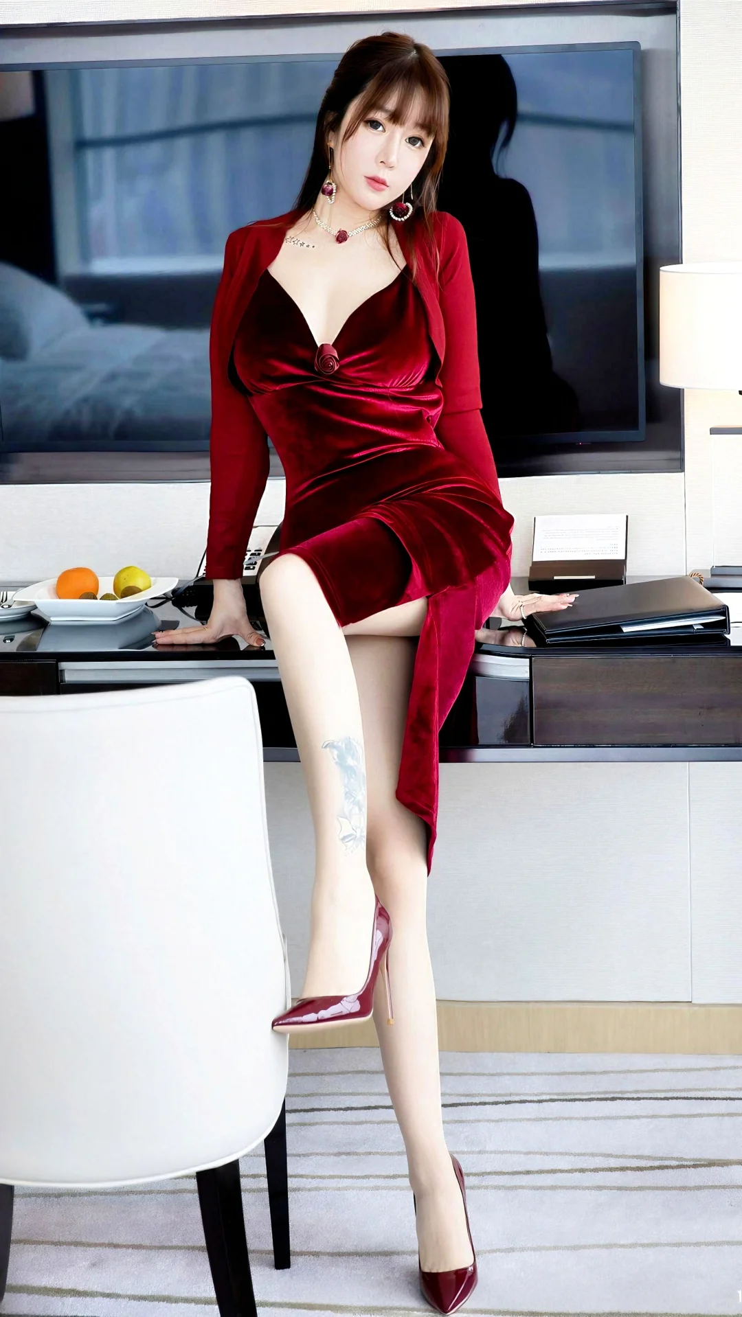 ✨ 红裙与光影的邂逅 📸