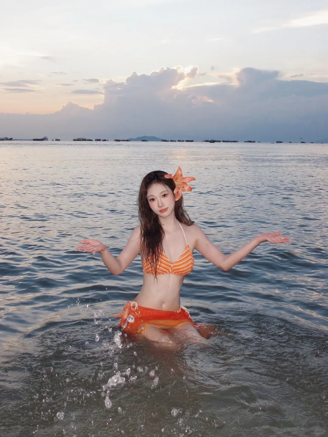 海边的浪漫，是橘子泳衣和日落🌅