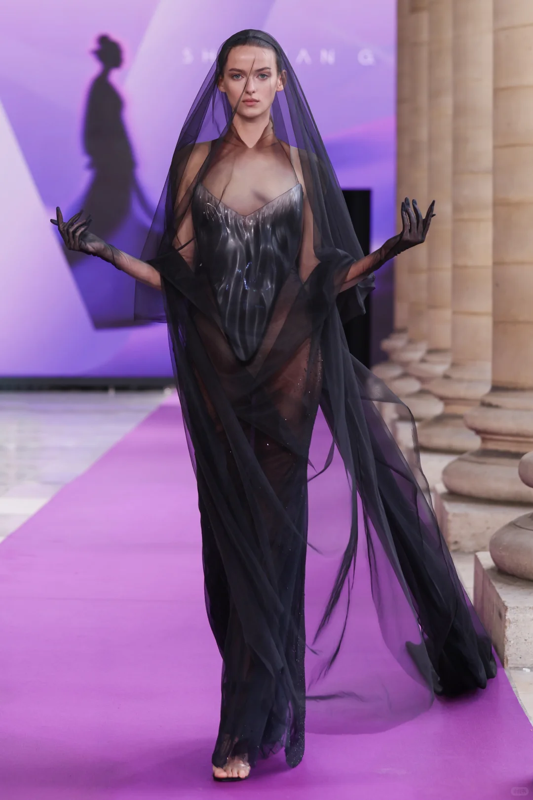 数字艺术|巴黎时装周秀款——以光具像化流