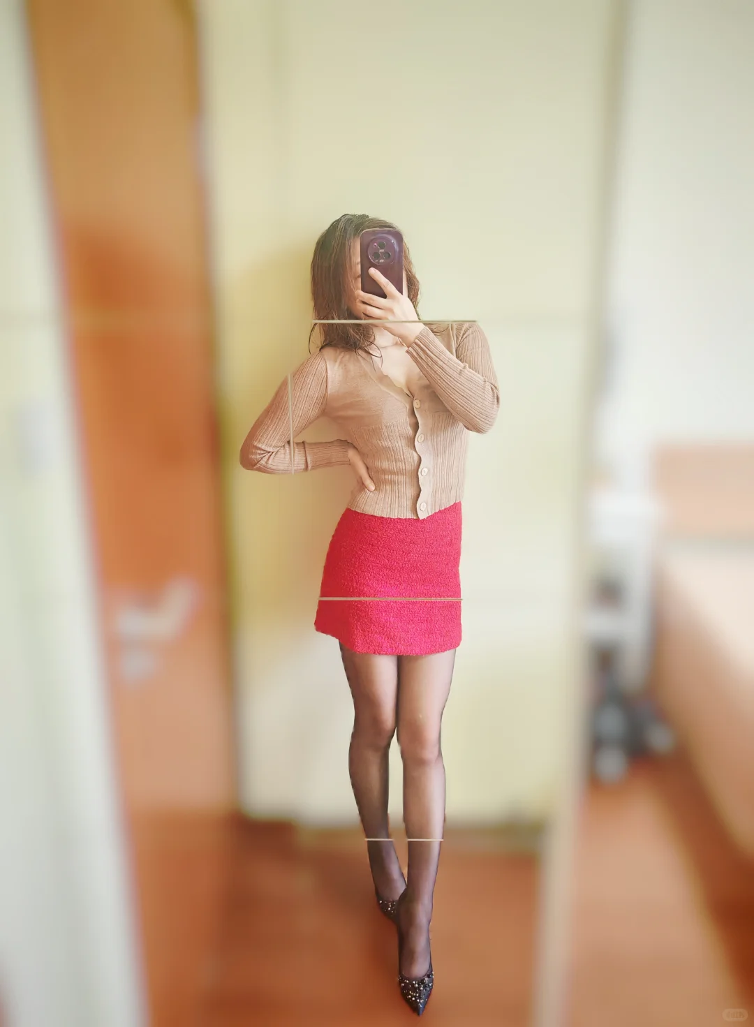 火辣红裙性感黑丝温柔开衫混搭