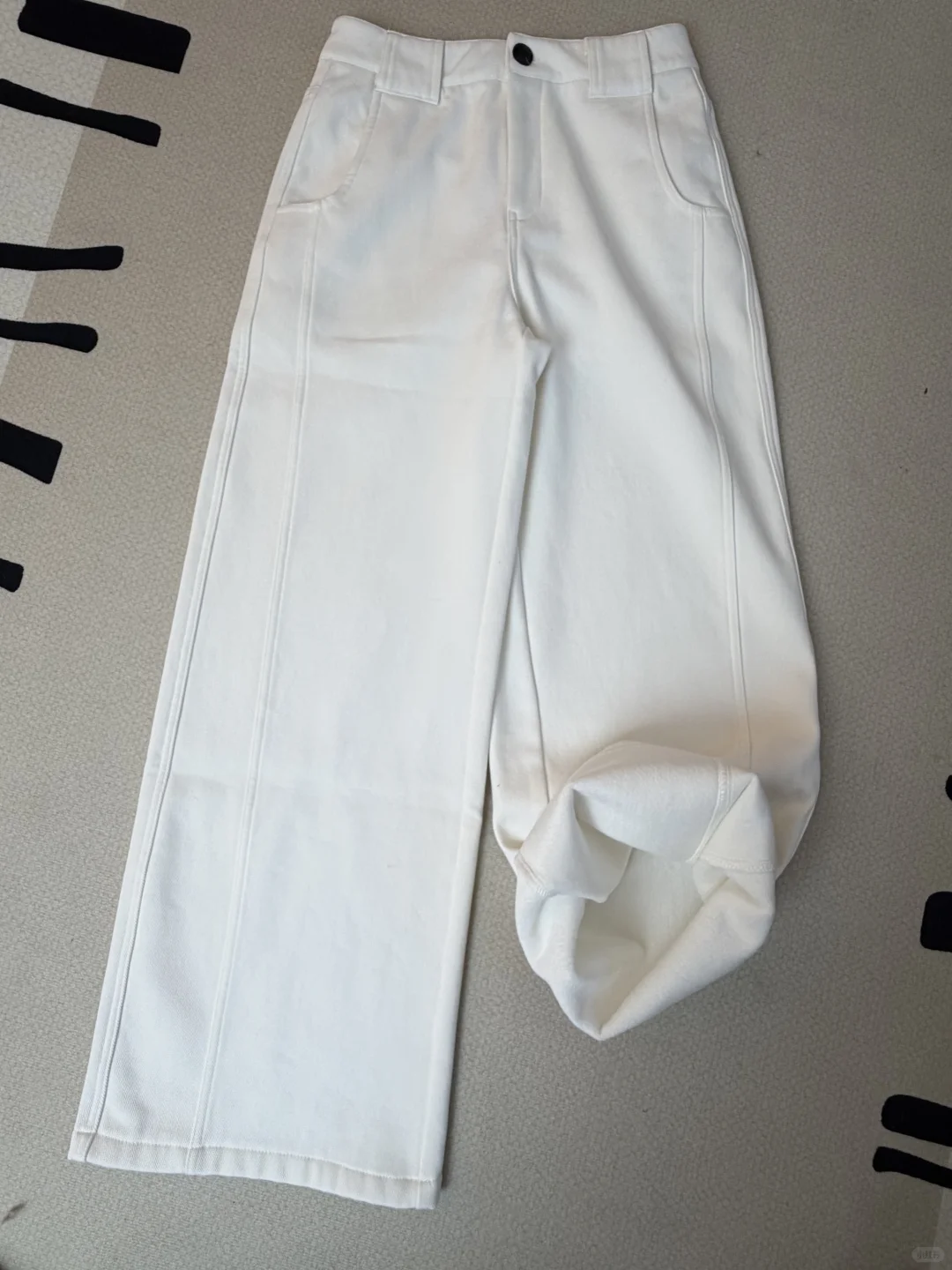 不贴腿的白裤子！！超显瘦 版型巨牛
