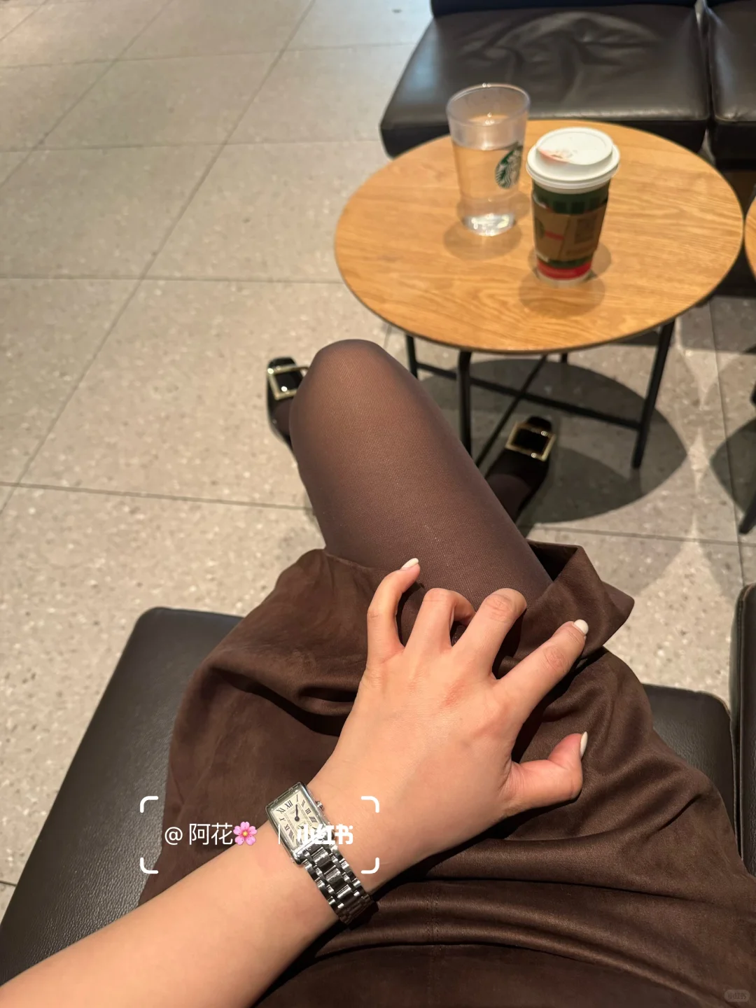 OOTD，秋冬天超爱的巧克力色丝袜~