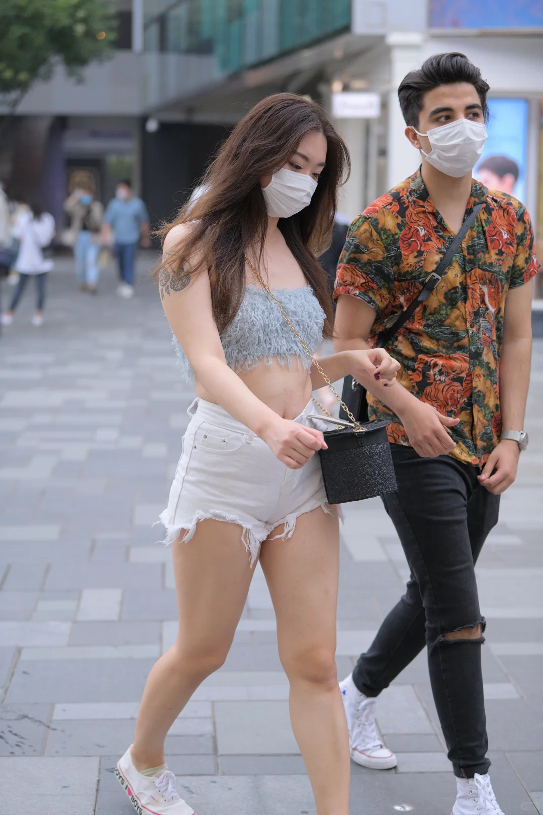 街拍:夏日街头，邂逅一抹清凉