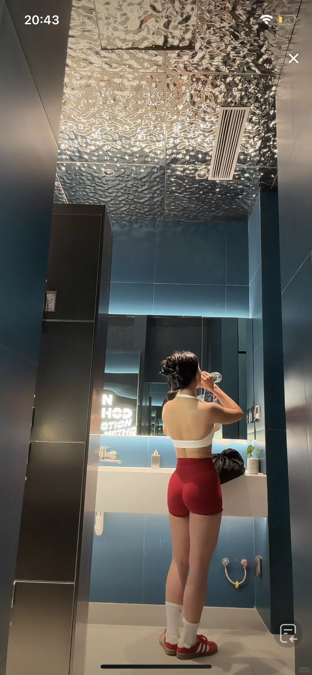 一天天显摆她的臭肌肉