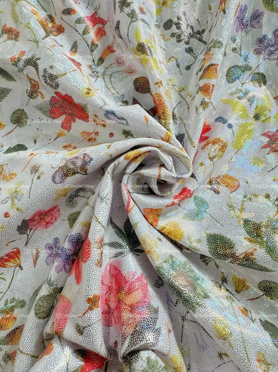 右滑~白色花海平角竞速泳衣上身效果来咯