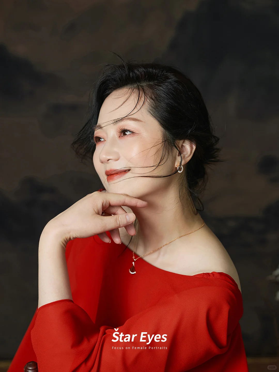 好沉醉这一抹高级的东方红 | 中式肖像