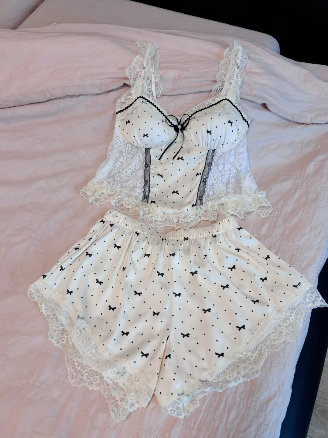 左滑～看我穿上纯欲套装🦋