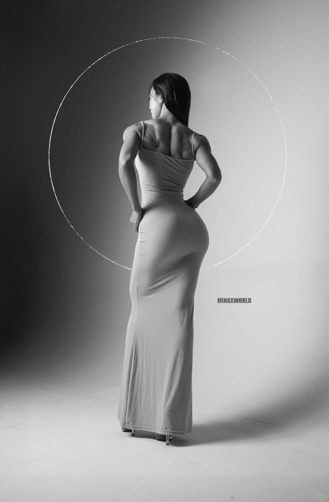 服装基础，身材可就不基础了