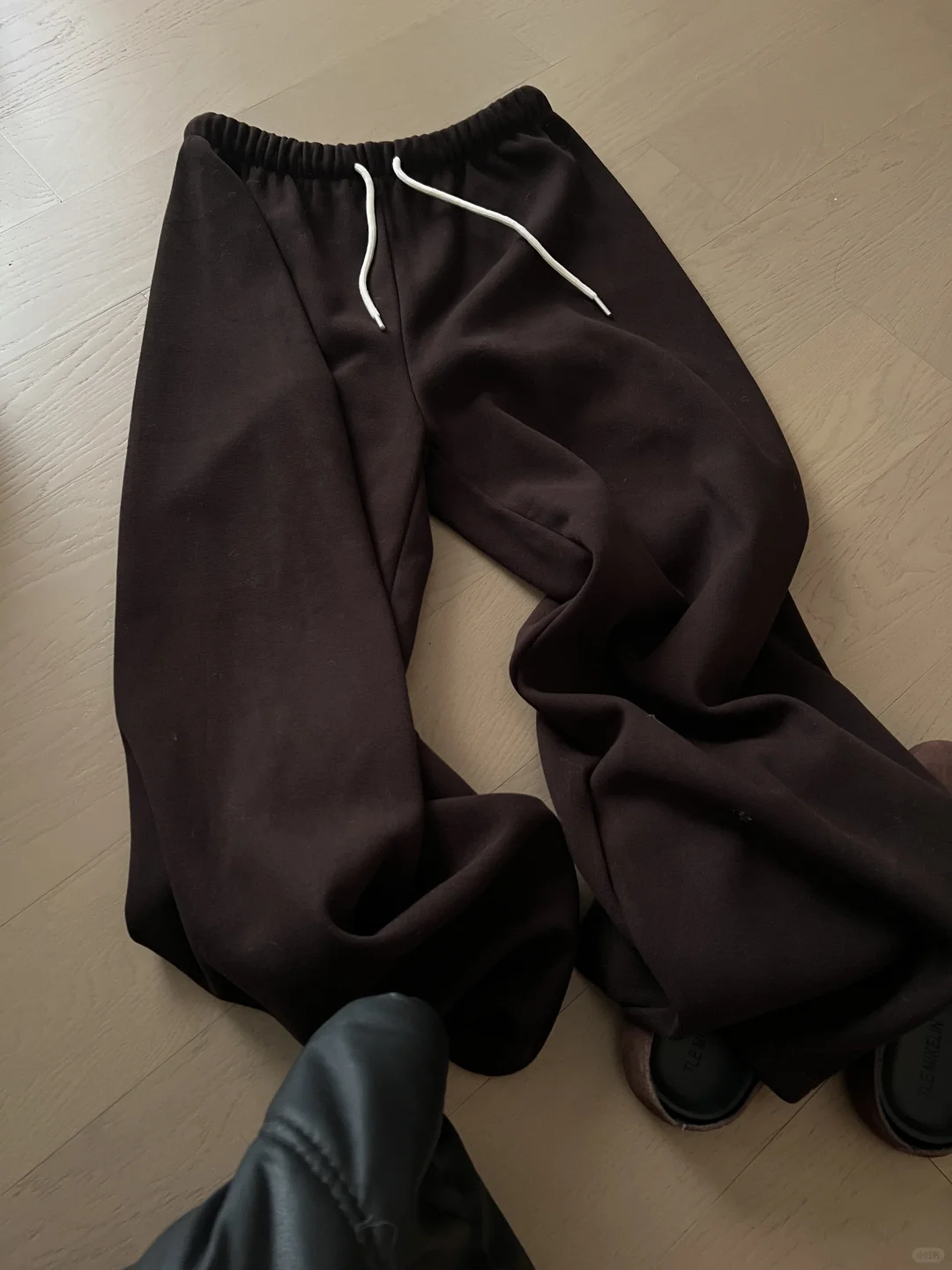 降温后我的腿直接和这条加绒直筒裤锁住了