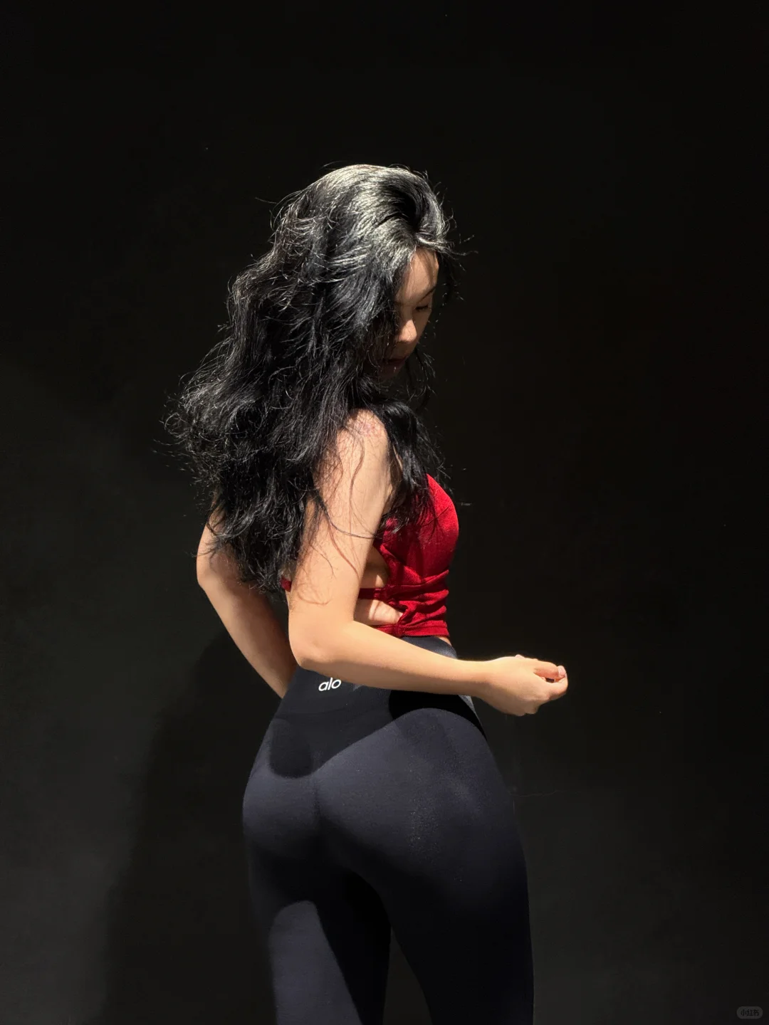 宽肩窄腰翘臀是女人最好的医美