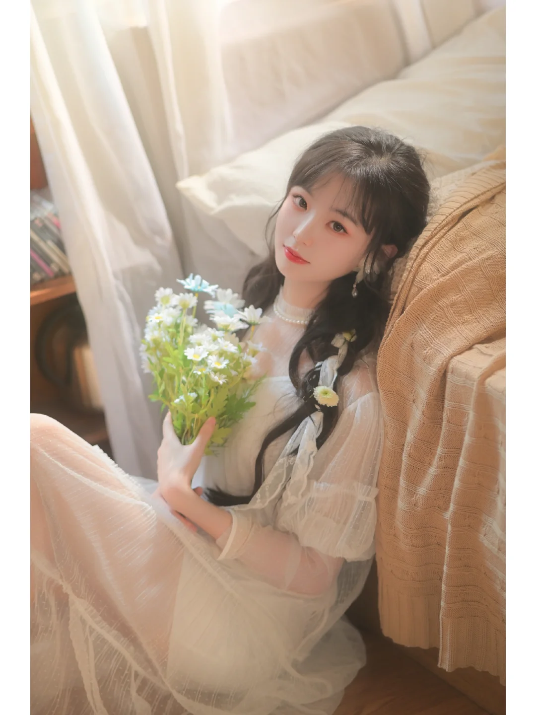 夏日的风吹进房里，悄悄看你在做什~