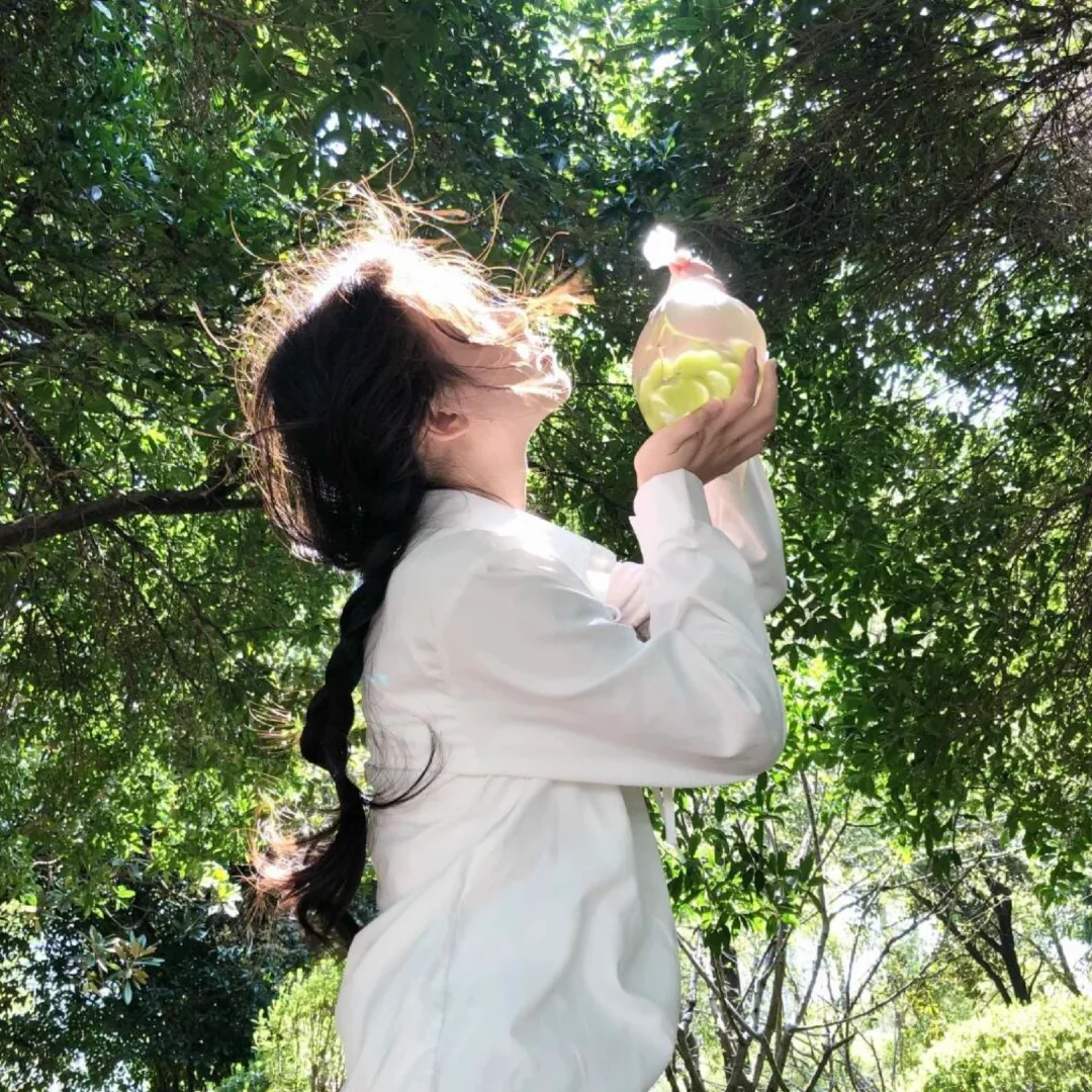 WeChat女头 | 丁达尔效应出现光就有了形状