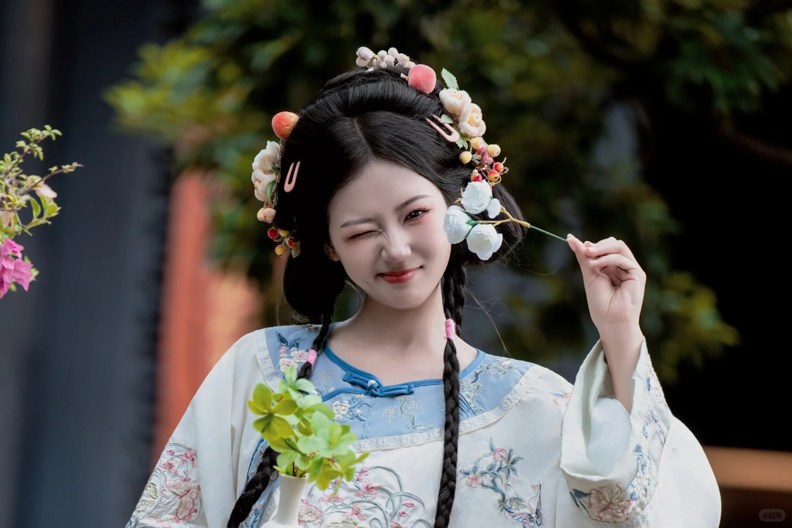 可爱型清汉女拍照姿势