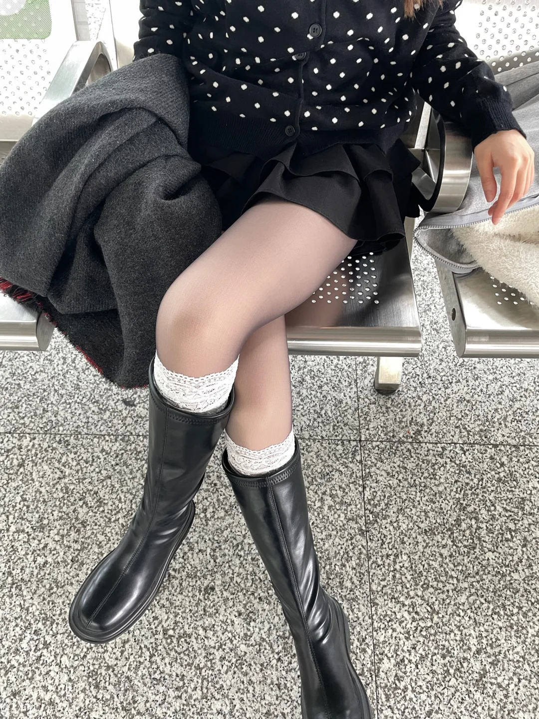 她说….穿的加绒黑丝🥹有点儿好看❗️