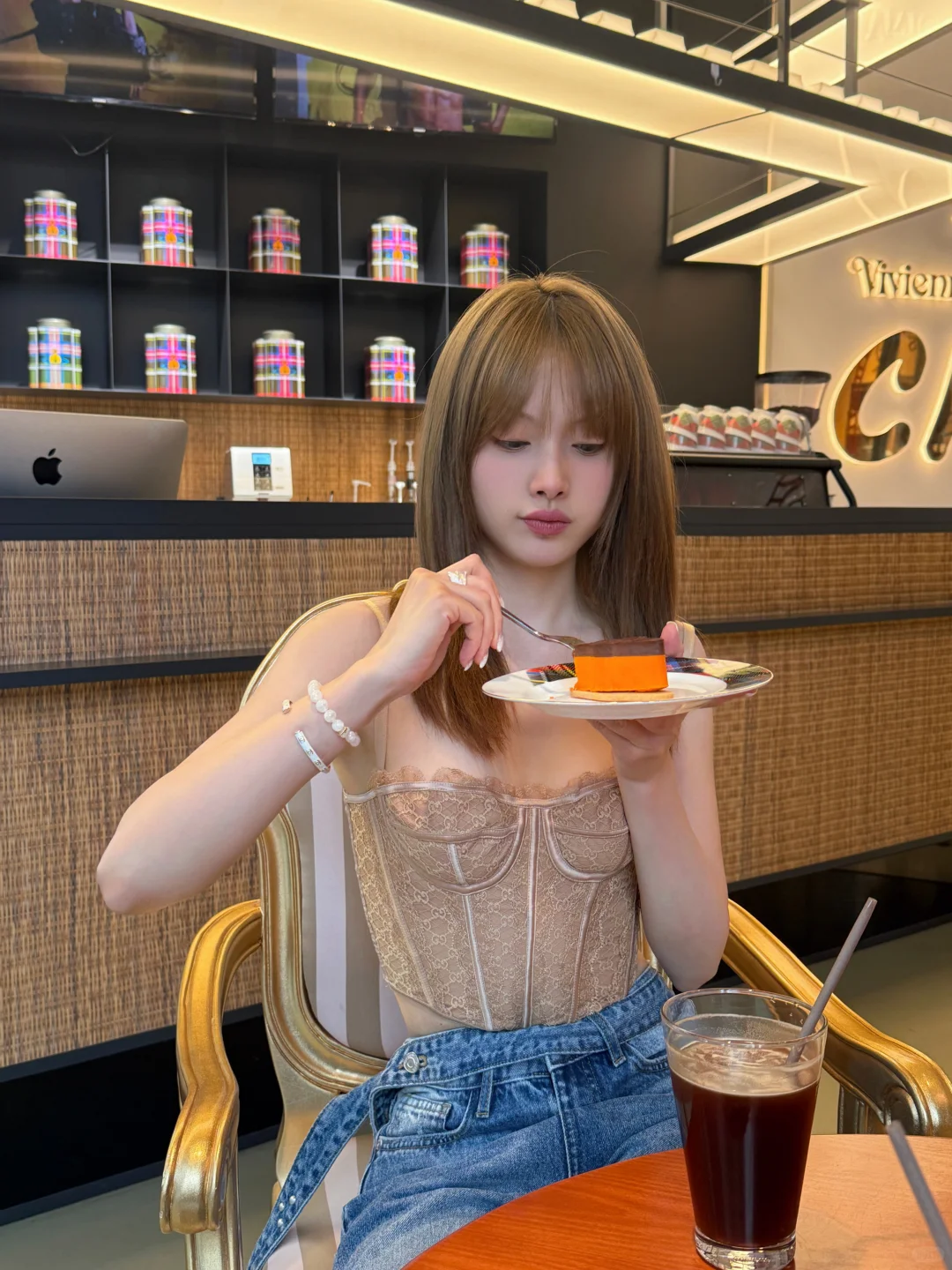 虽然穿的不是 VivienneWestwood🪐