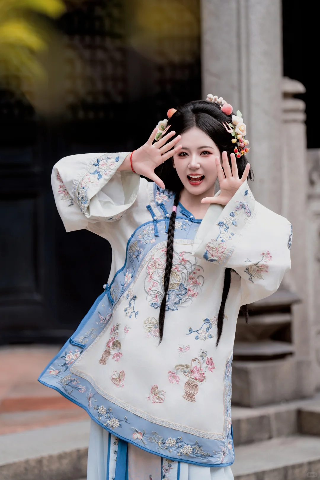 可爱型清汉女拍照姿势