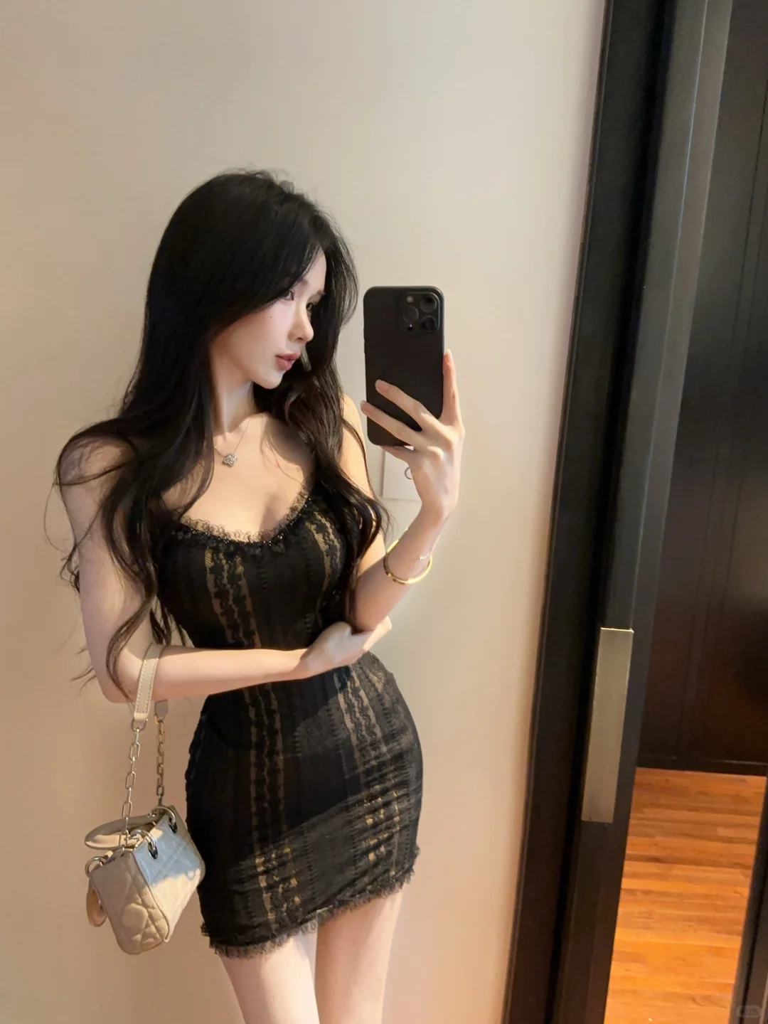 穿搭｜蕾丝吊带小黑裙🖤