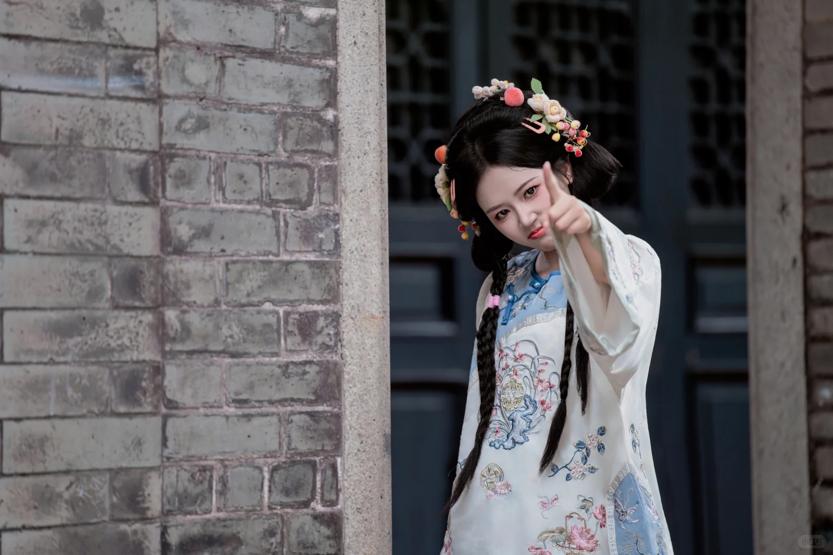 可爱型清汉女拍照姿势