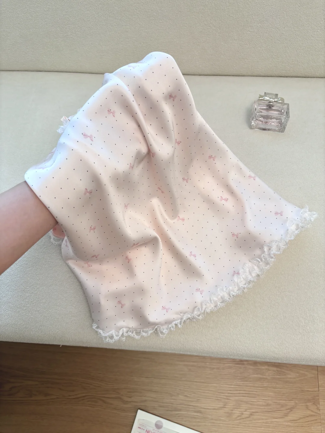 新买的粉色蝴蝶结波点睡裙🎀好嗲好少女啊～