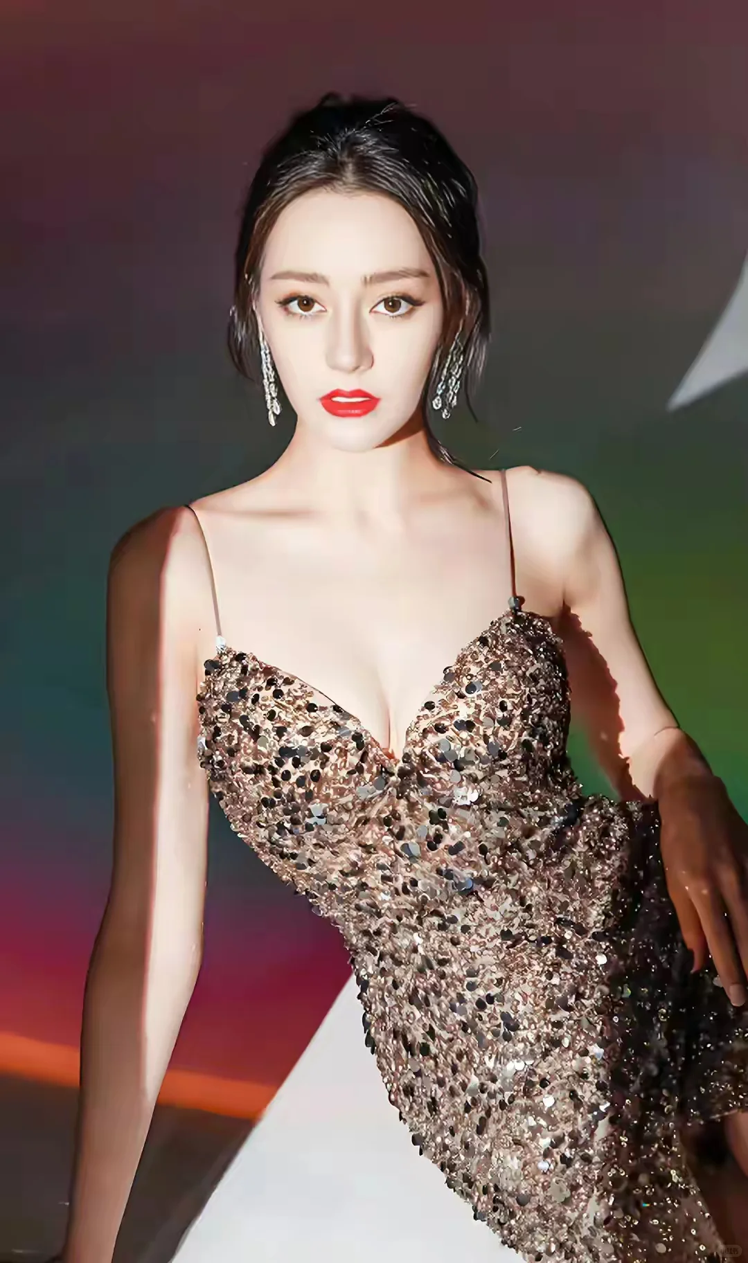 迪丽热巴海边大片太绝了！直接杀疯热搜榜