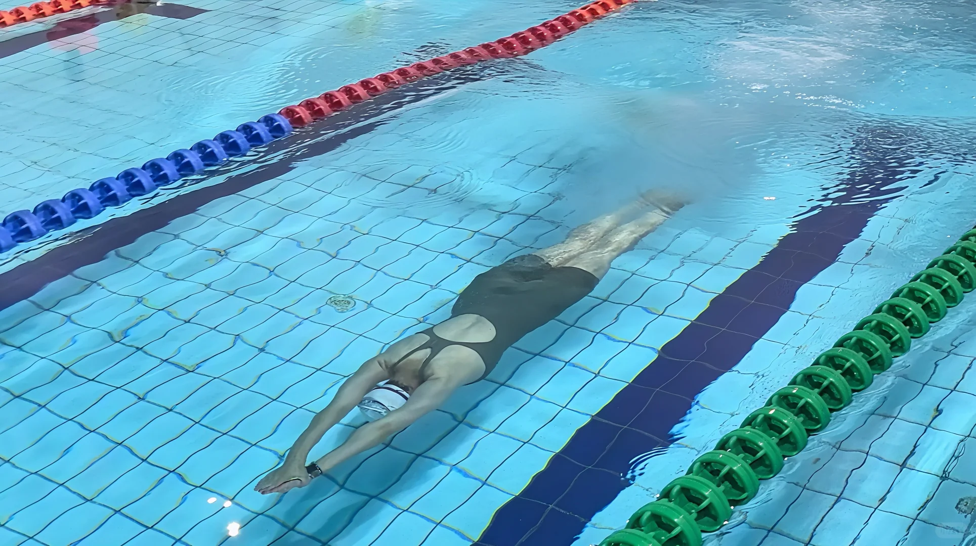 00后游泳主理人来啦