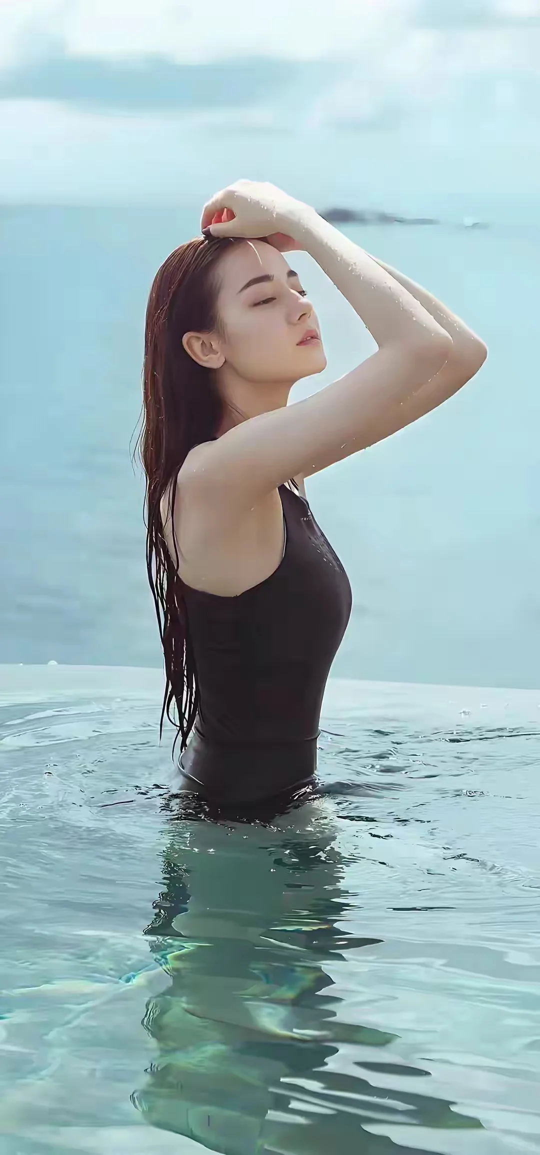 迪丽热巴海边大片太绝了！直接杀疯热搜榜