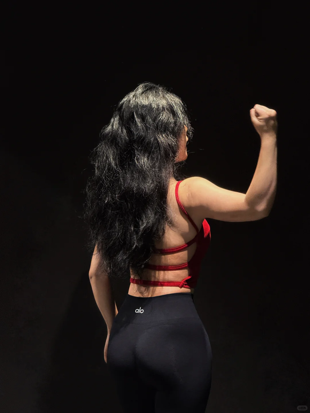 宽肩窄腰翘臀是女人最好的医美