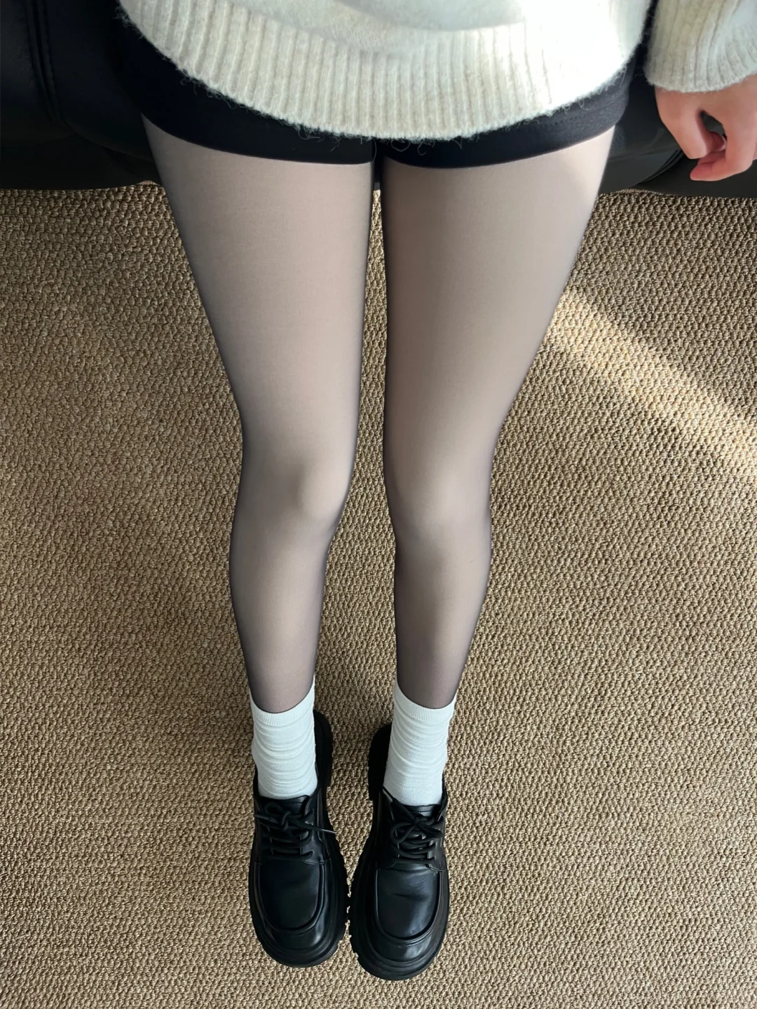 加绒黑丝配白袜真的会很奇怪吗？