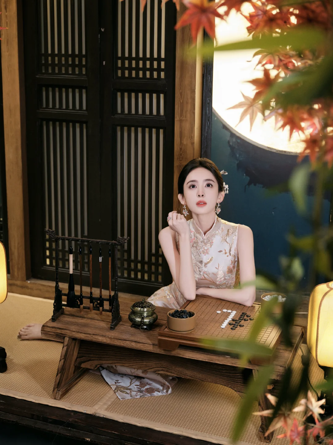 娜扎 刺绣旗袍 玲珑曲线