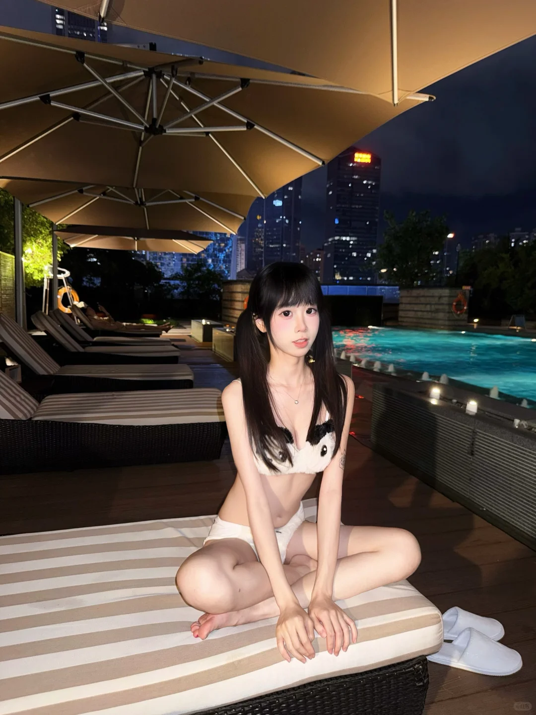 Midnight swimming🌙