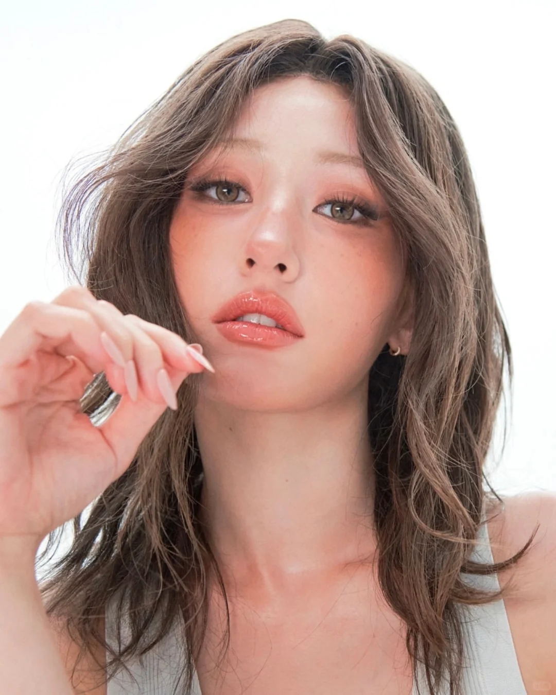 Somi彩妆新品模特图！GLYF上脸也太美了