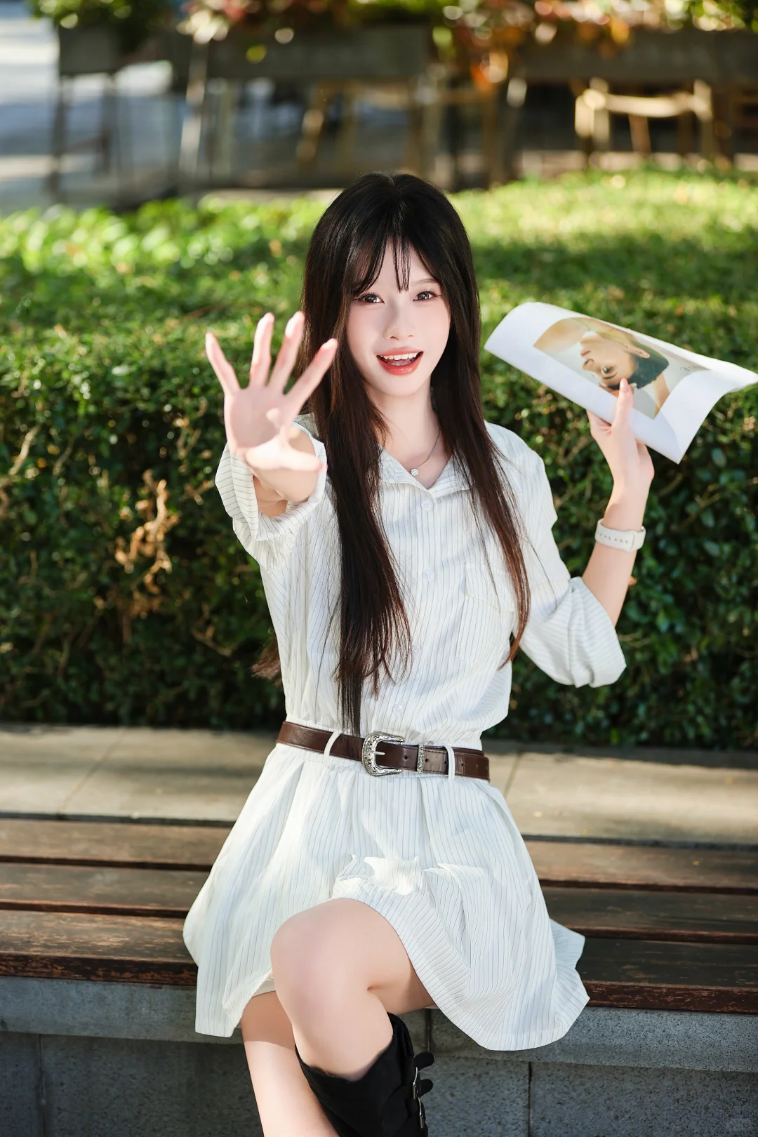 阳光正好，白色T恤与美少女的活力日常