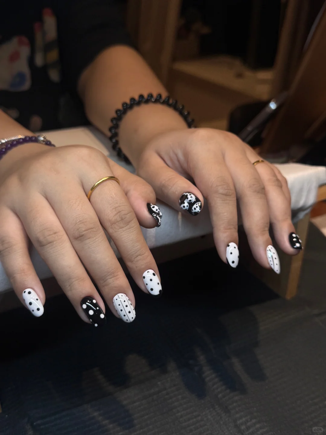 黑白波点搭配比基尼👙