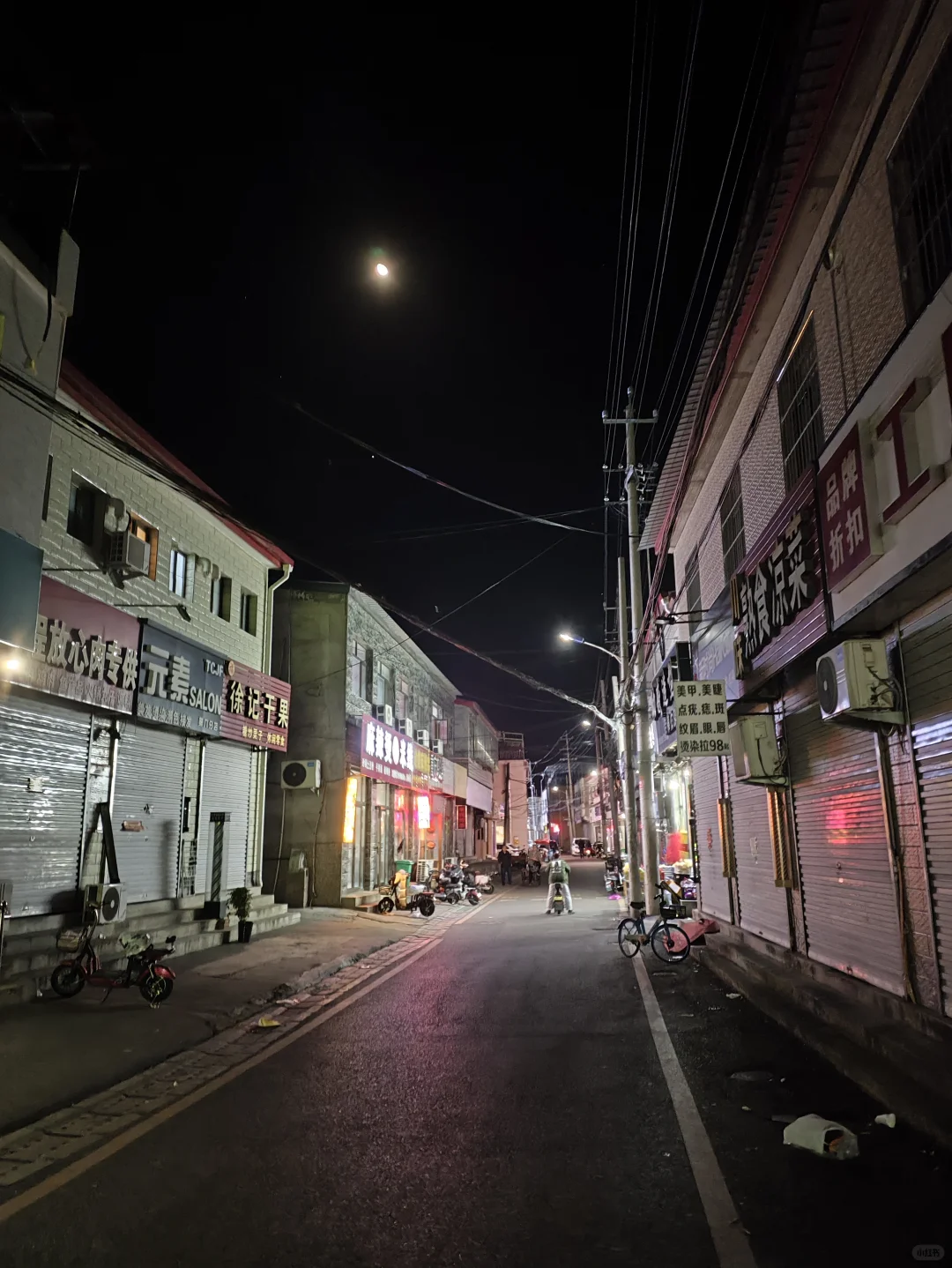 深夜逛街，竟然被小姐姐吹口哨