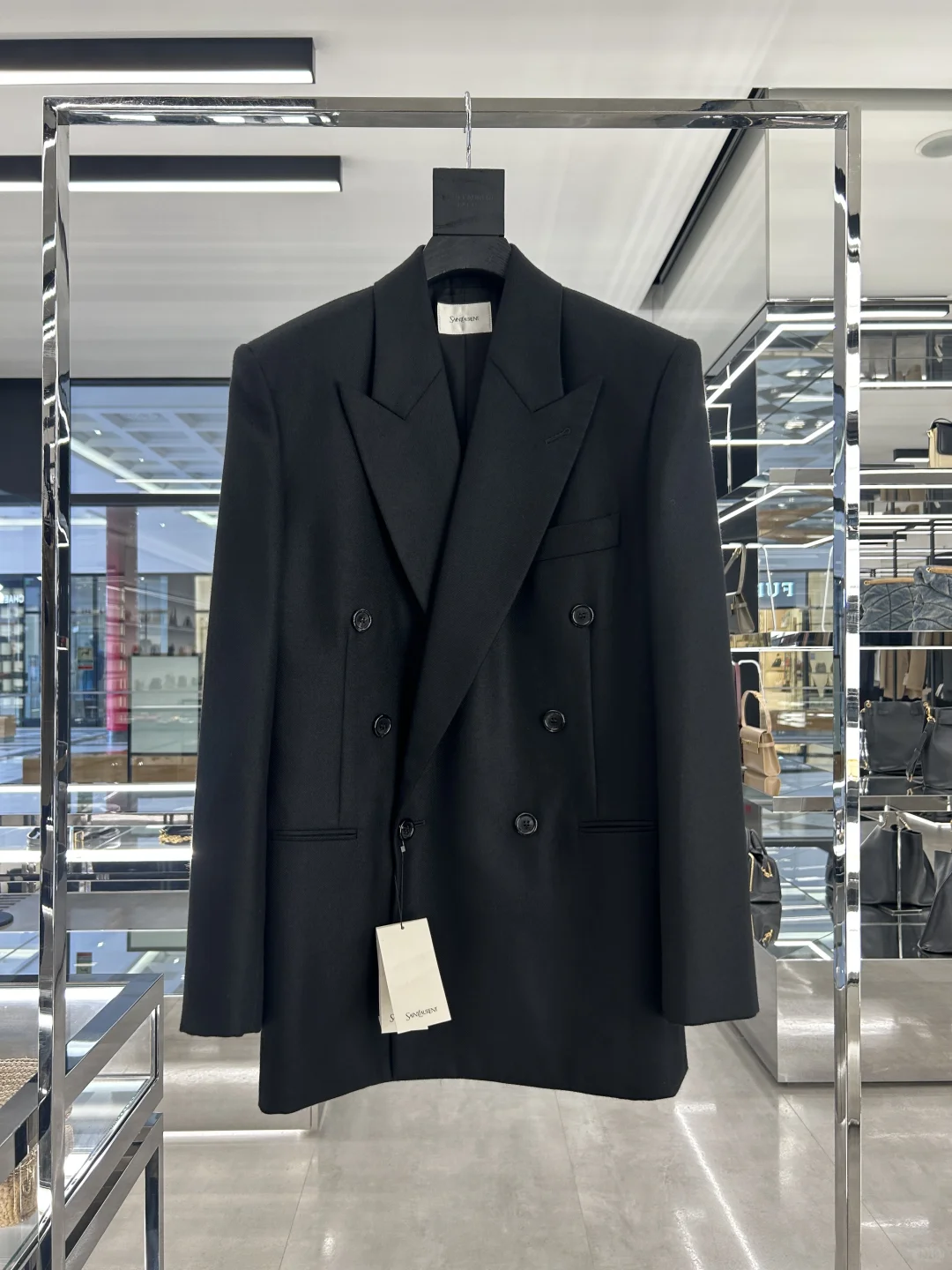 女士黑色双排扣羊绒西装薄垫肩宽松版型西服