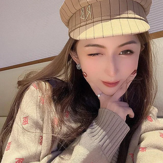 ins美女:五官精致的大长腿美女写真6