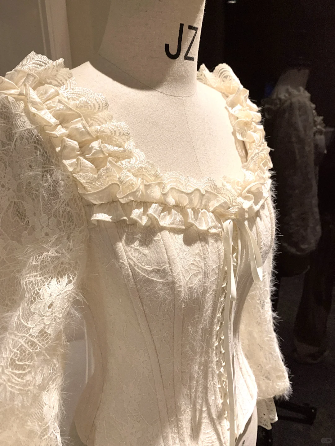 美的如此权威！！谁懂加绒鱼骨胸衣的含金量