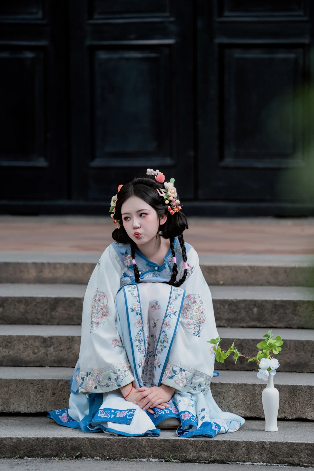 可爱型清汉女拍照姿势