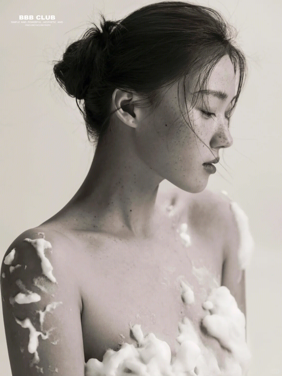 纯欲系天花板，一眼沦陷的少女轻私房写真❤️