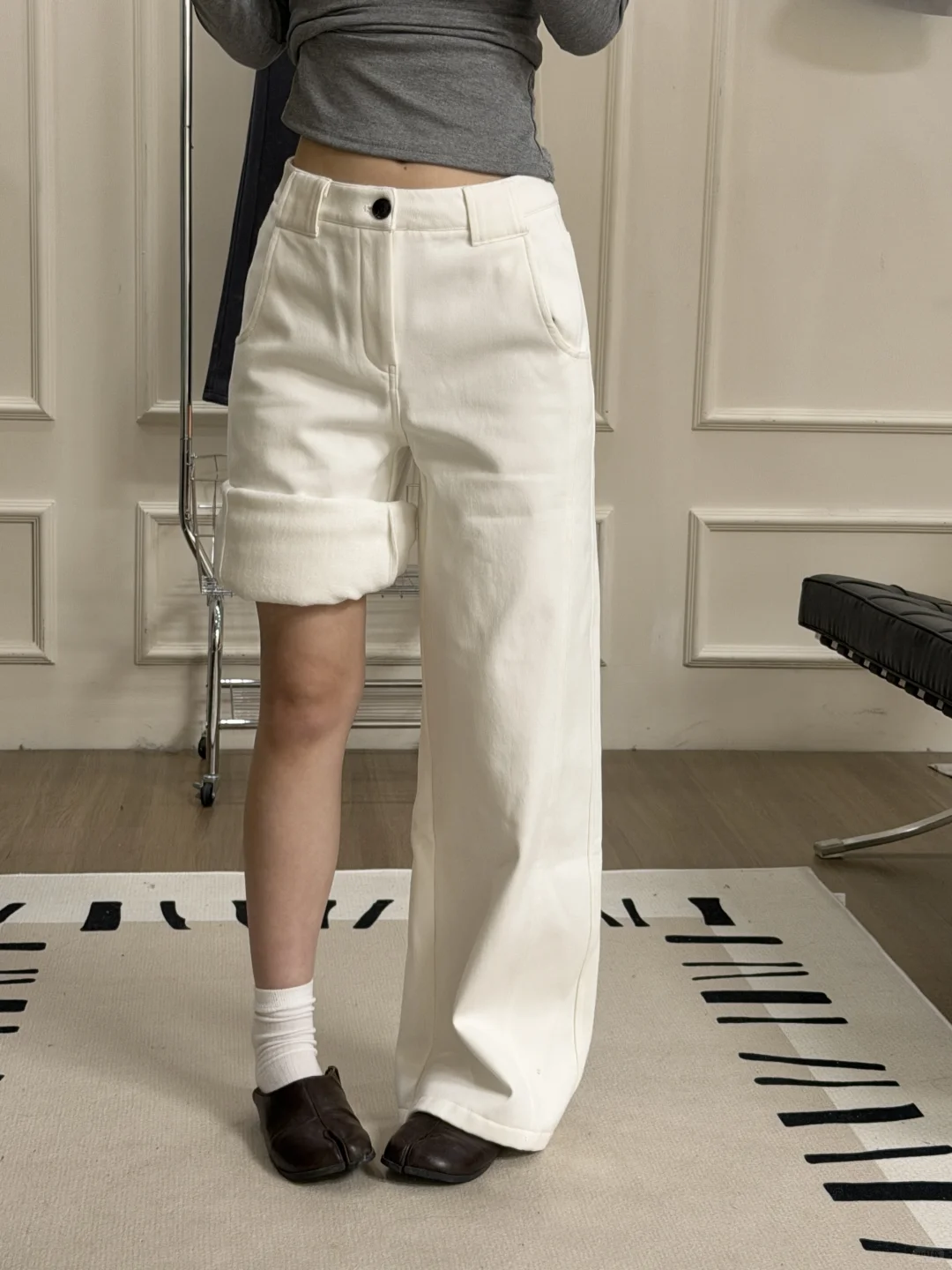 不贴腿的白裤子！！超显瘦 版型巨牛