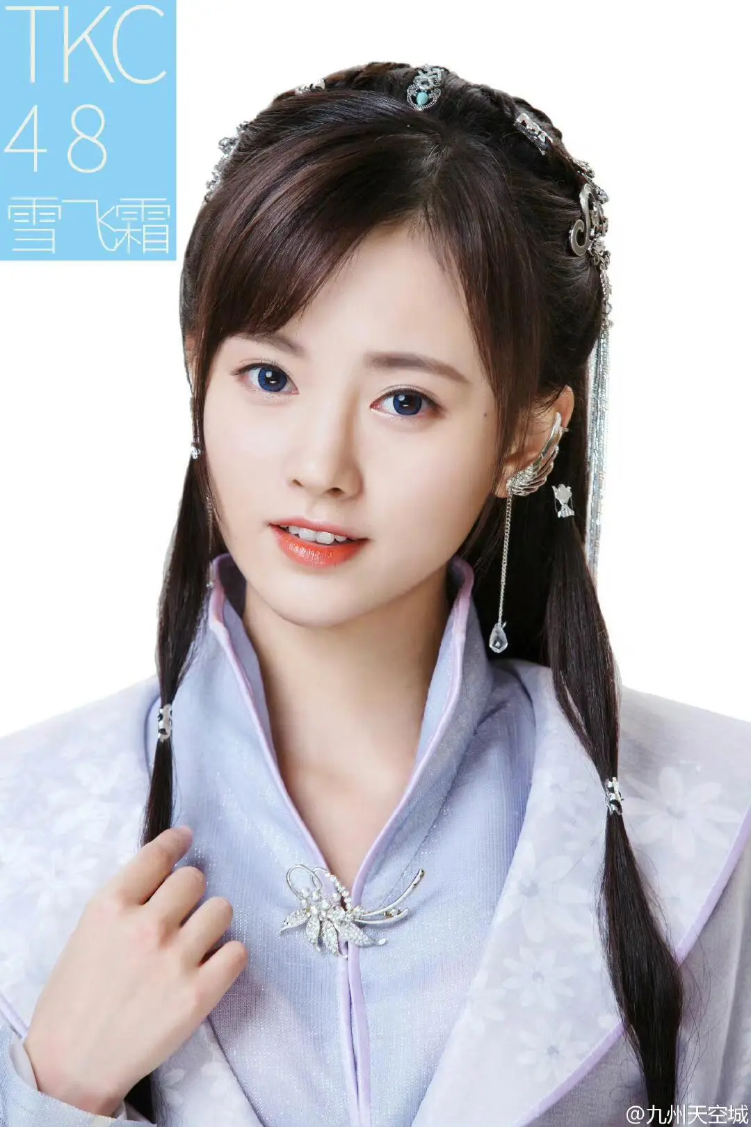 我觉得他是一个很有正义感的女孩子。